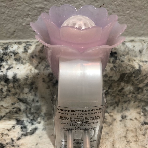 Bath and Body Works wallflower plug - Picture 3 of 4